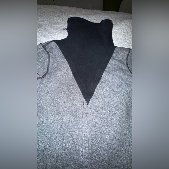 Lululemon Gratitude Wrap
Static Charcoal / Purple Lining - Picture 9 of 14